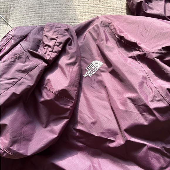 The North Face Women's Plum Rain Jacket - Picture 4 of 5